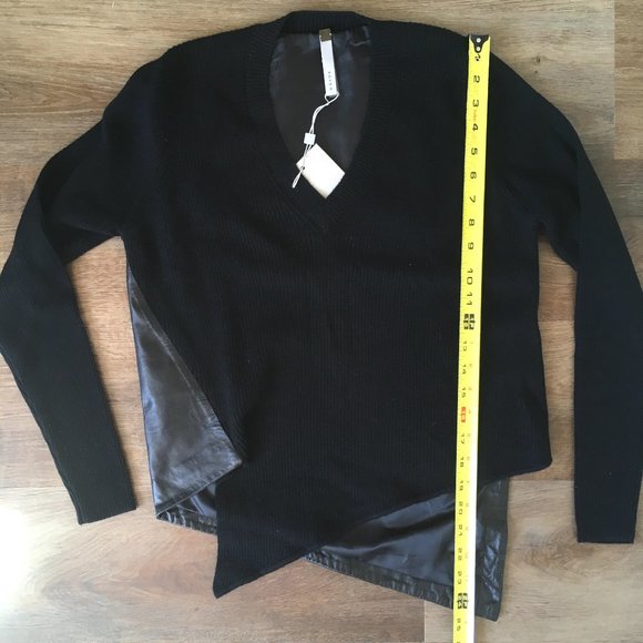Revolve Soyer Black Leather Wool V Neck Asymmetrical Ribbed Crop Sweater Small - Picture 11 of 14